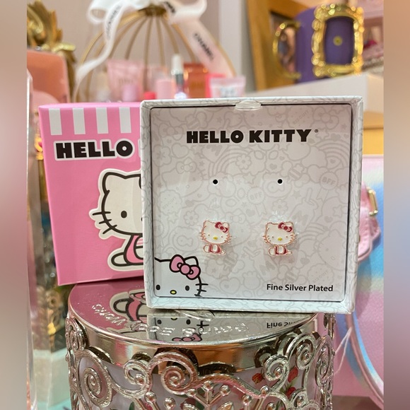 BNIB HELLO KITTY SILVER EARRINGS - Picture 3 of 6